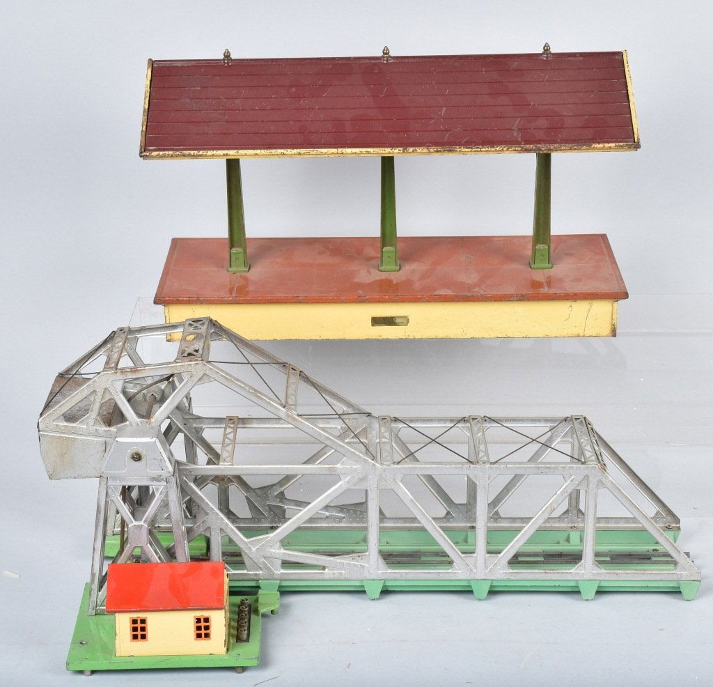 LIONEL OF 2 ACCESSORIES, BRIDGE & STATION (1 of 3)