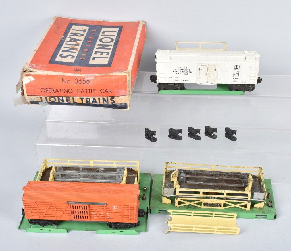 LIONEL OPERATING CATTLE CAR LOT (1 of 4)