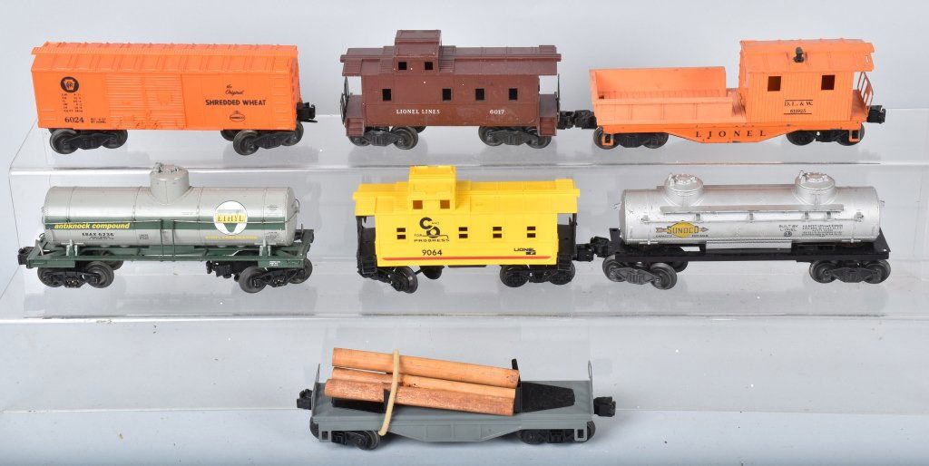 LIONEL LOT OF 7 ROLLING STOCK (1 of 2)
