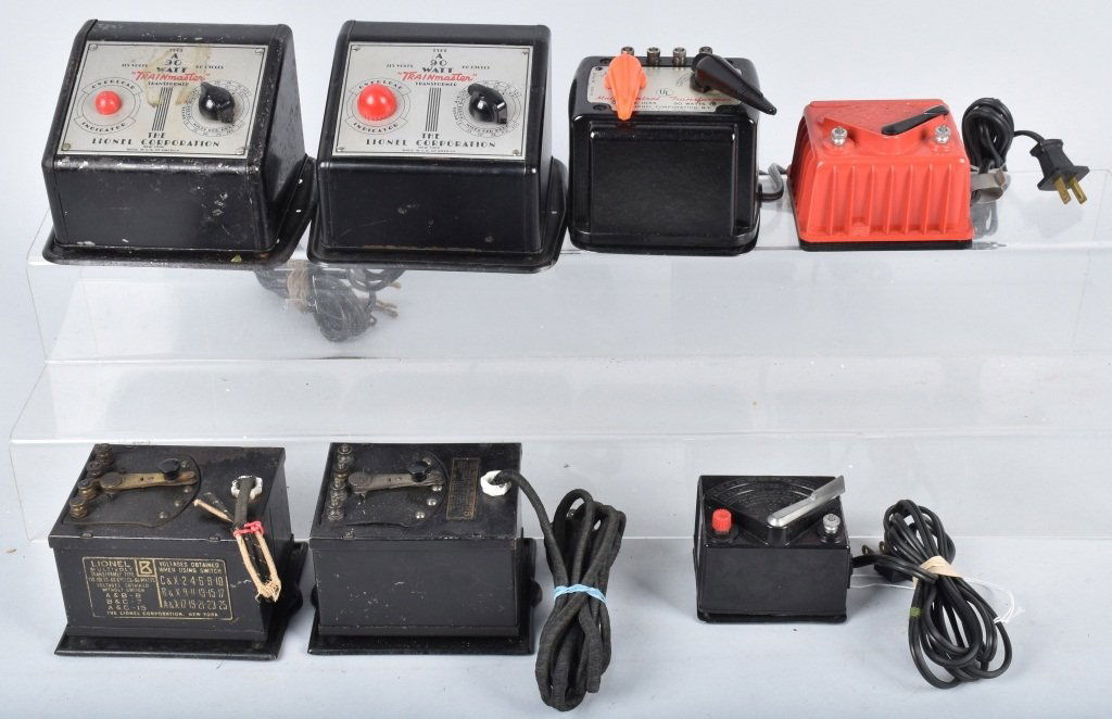 LIONEL LOT OF 7 TRANSFORMERS (1 of 4)