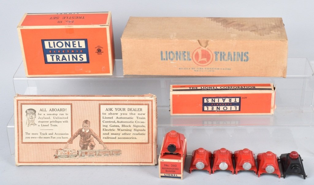 LIONEL TRAIN ACCESSORIES LOT (1 of 4)