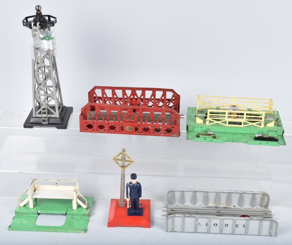 LIONEL and MARX TRAIN ACCESSORIES (1 of 5)