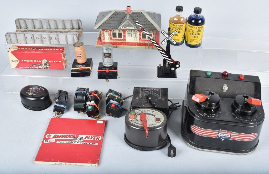TOY TRAIN ACCESSORY LOT, AMERICN FLYER & MORE (1 of 4)