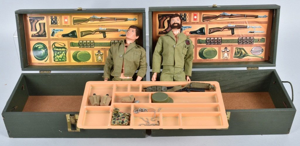 2 VINTAGE GI JOE FOOT LOCKERS w/ FIGURE & MORE (1 of 3)