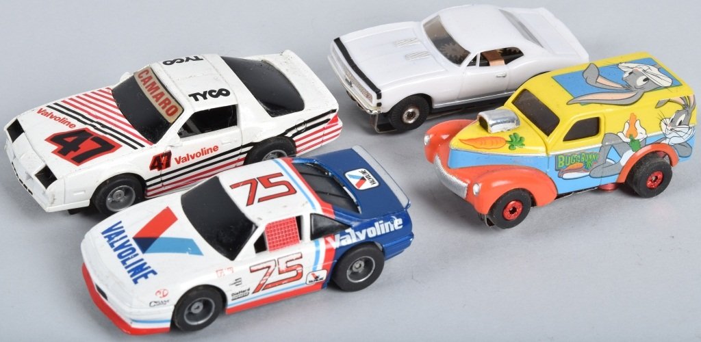 LOT OF 4 NEWER HO SLOTCARS VARIOUS MAKES (1 of 6)