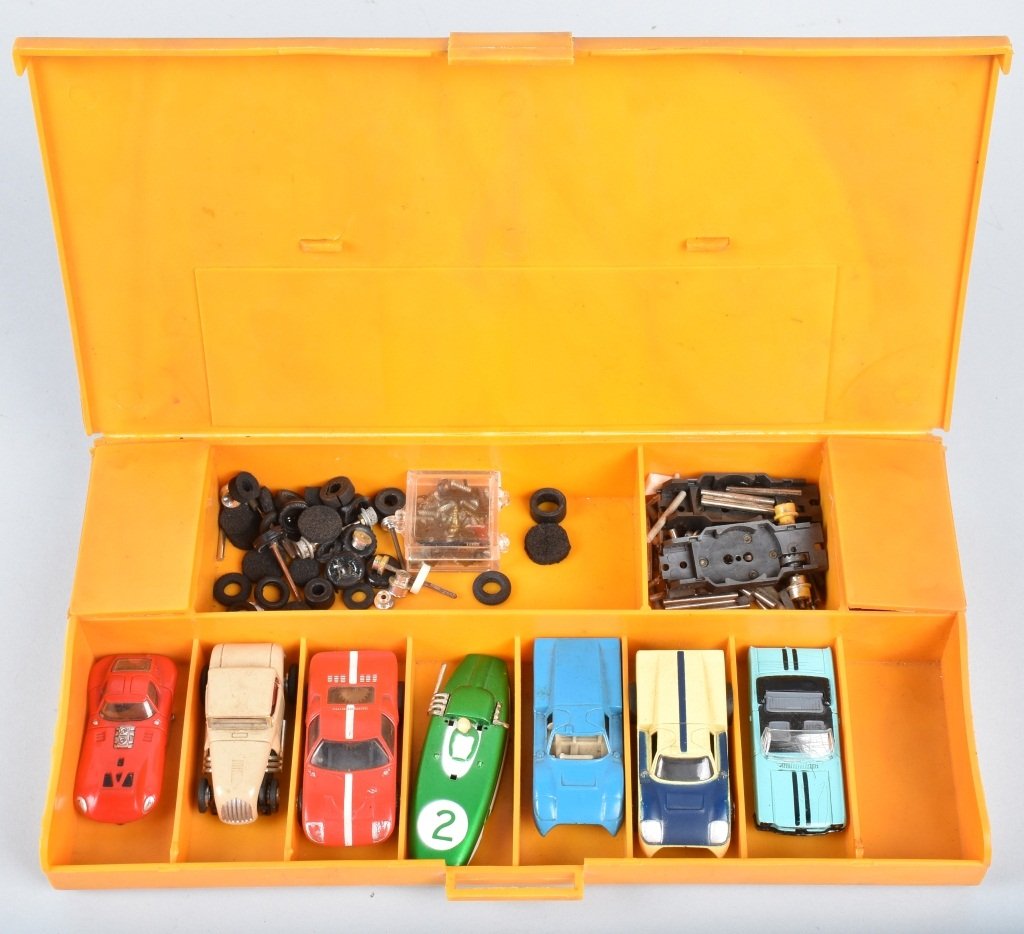 LOT OF 7 AURORA THUNDERJET CARS WIH ISSUES CASE (1 of 4)