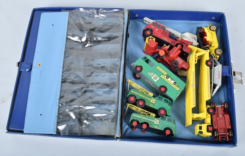 MATCHBOX CASE w/ KING SIZE CARS (1 of 5)