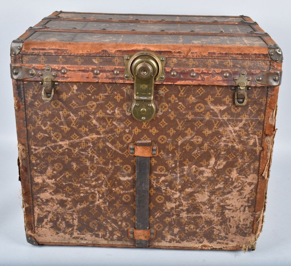 1910 LOUIS VUITTON Small TRUNK (1 of 8)