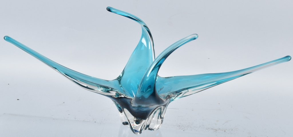 MID-CENTURY CHALET ART GLASS STRETCH ARM VASE (1 of 5)