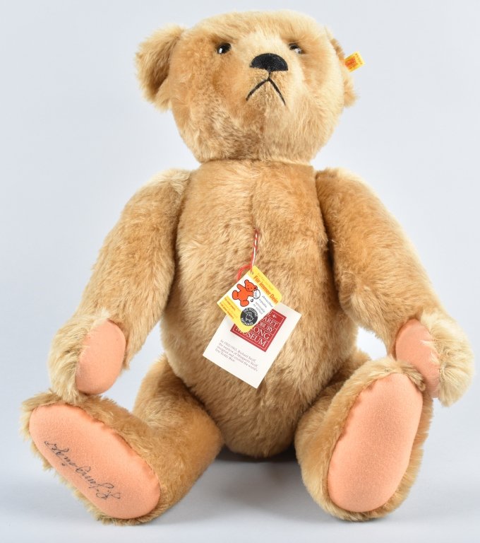 STEIFF MARGARET STRONG GOLD BEAR: Steiff Margaret Strong Gold Bear. He is 23 inches and was made from 1984/1999. Made of mohair and is jointed. Yellow flag EAN 0155/60 and has his The Margaret Woodbury Strong Museum paper pamphlet att