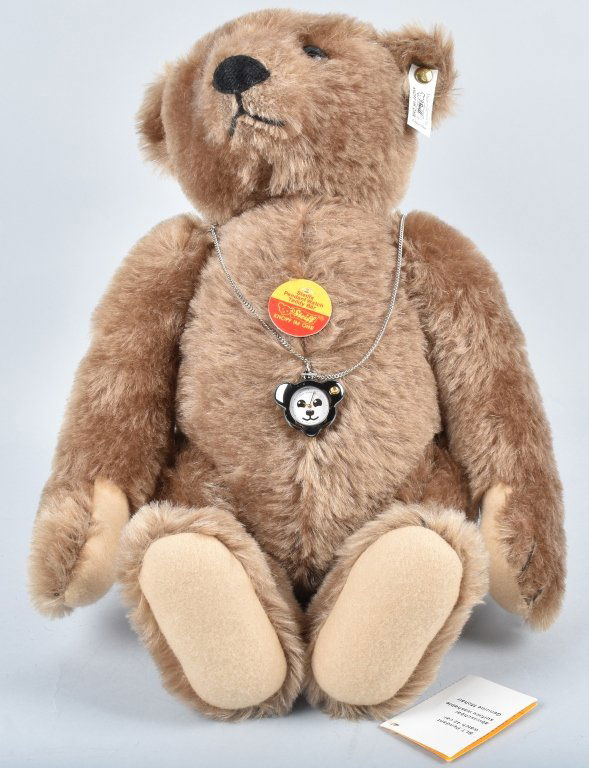 STEIFF TEDDY BEAR WITH BEAR PENDANT WATCH LTD ED (1 of 7)