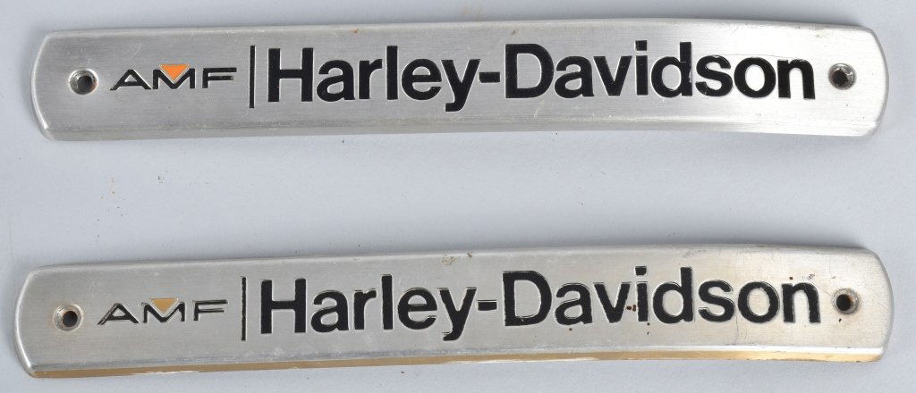 HARLEY DAVIDSON 1973 GAS TANK EMBLEMS (1 of 2)
