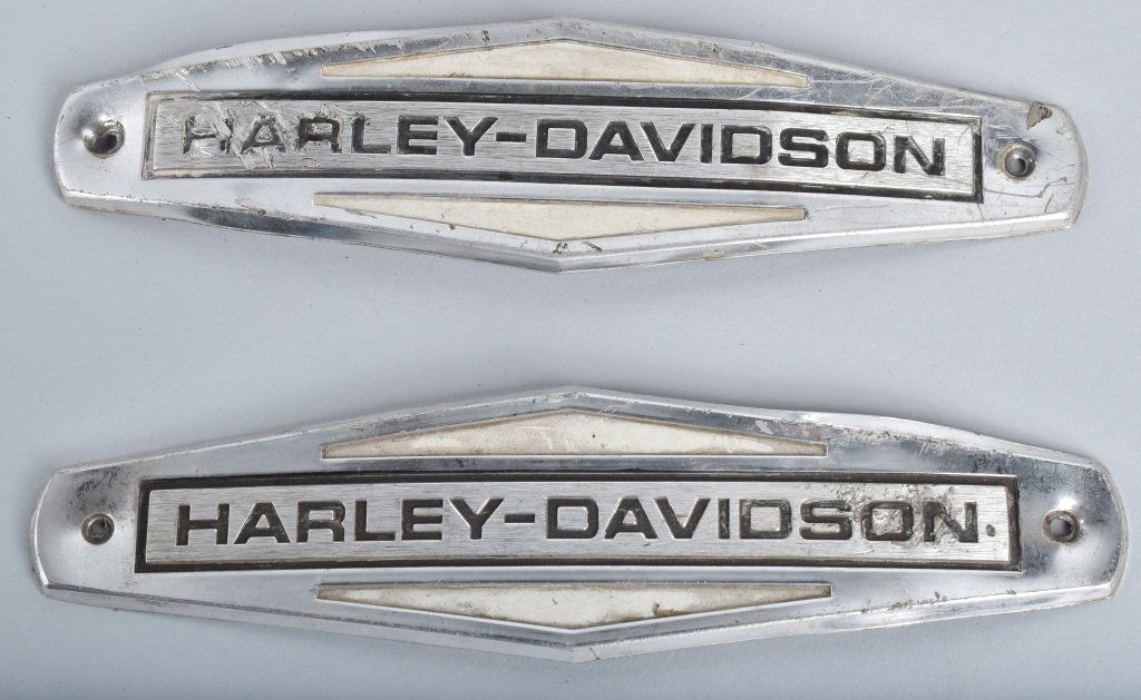 HARLEY DAVIDSON 1966 GAS TANK EMBLEMS (1 of 2)
