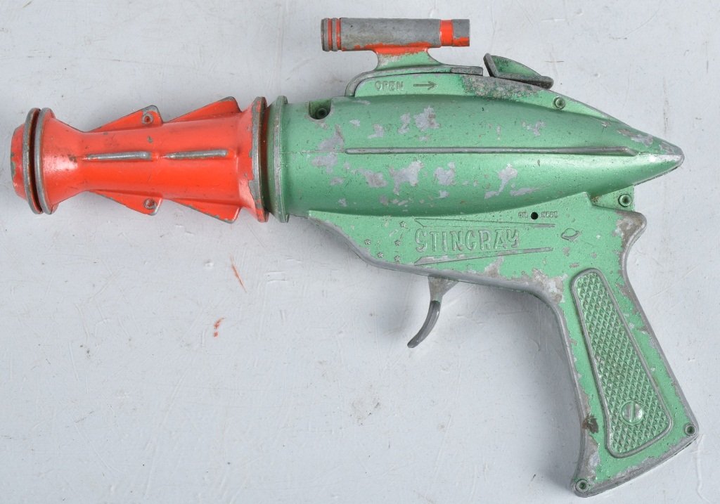 Lone Star STINGRAY SPACE CAR GUN: All original and works. Has some wear. Hard to find space gun. 8" Very Good