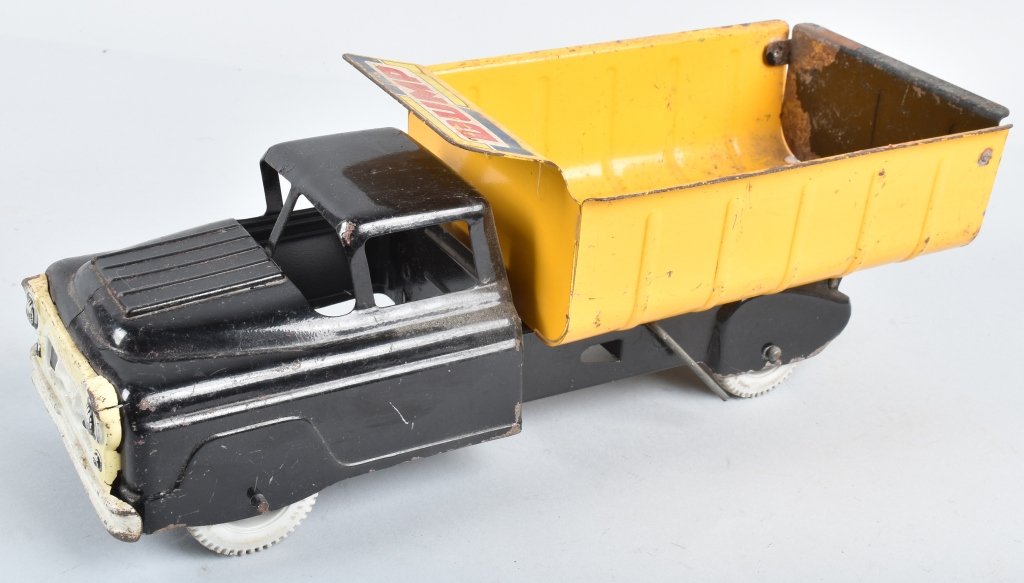 MARX Pressed Steel DUMP TRUCK (1 of 4)