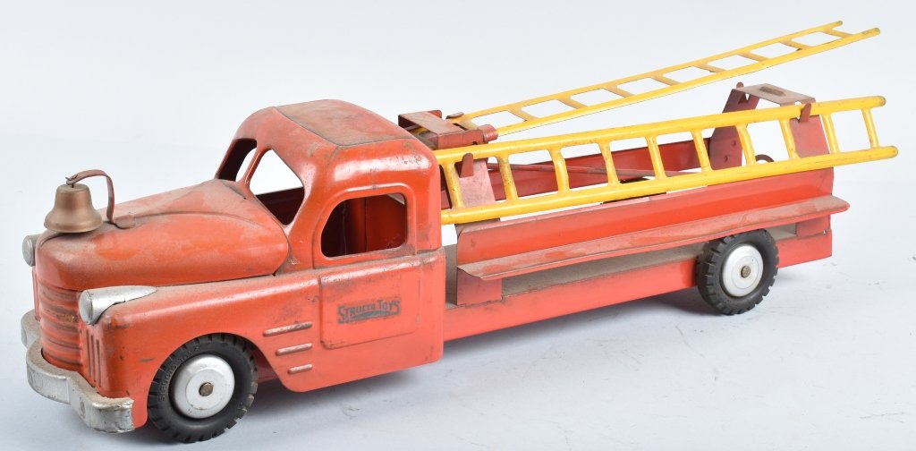 STRUCTO Pressed Steel FIRE LADDER TRUCK (1 of 4)
