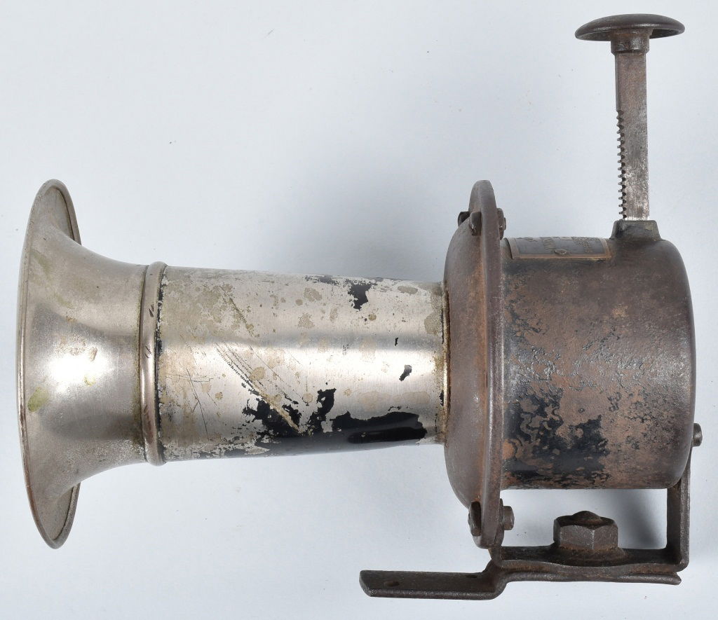 STEWART KLAXON STYLE HORN (1 of 3)