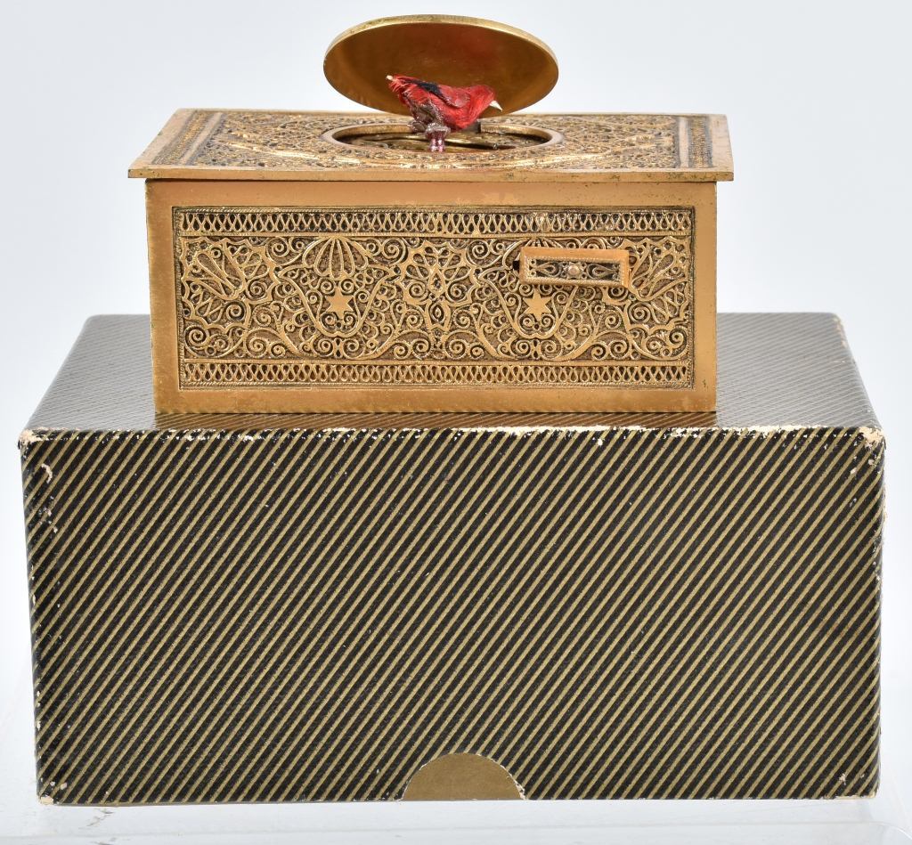 GERMAN WINDUP MUSICAL BIRD BOX (1 of 7)