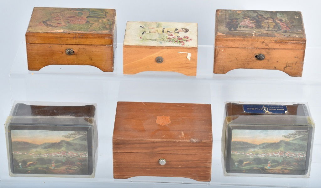 5-MINIATURE MUSIC BOXES (1 of 4)