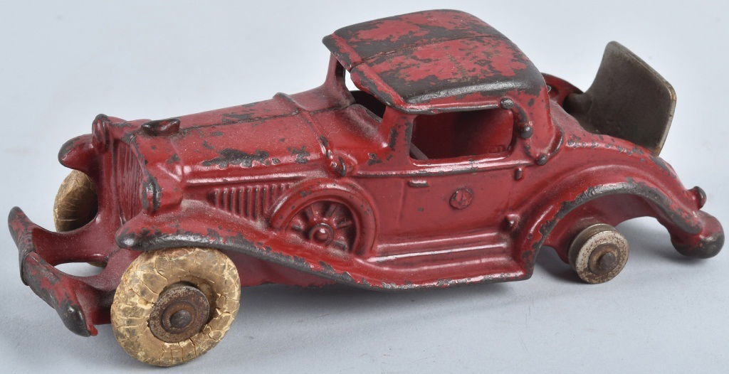 A.C. WILLIAMS CAST IRON REO RUMBLE SEAT COUPE (1 of 4)