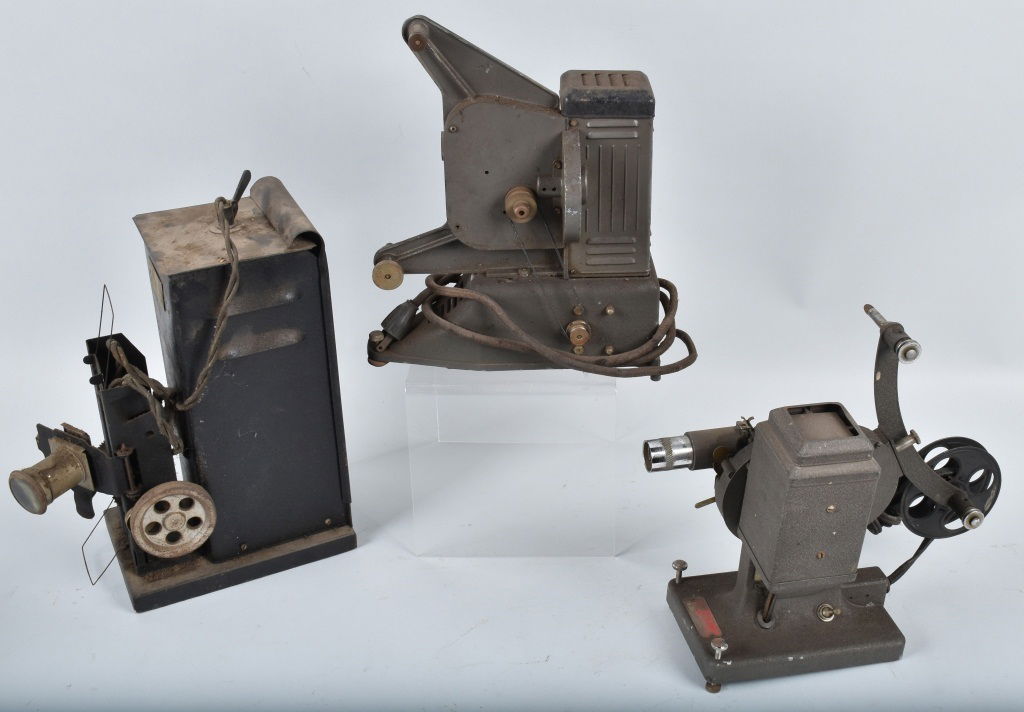 3-8MM PROJECTORS, VINTAGE: Nice lot of early projectors, includes Hollywood, Univex and DeVry. untested, condition varies.