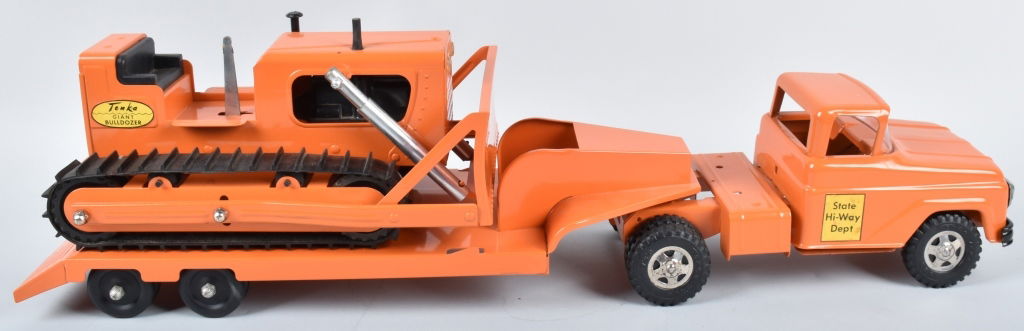 1961 TONKA HI-WAY LOW BOY TRUCK & BULL DOZER: About 28" long, paint has been very nicely restored. Displays great. Excellent