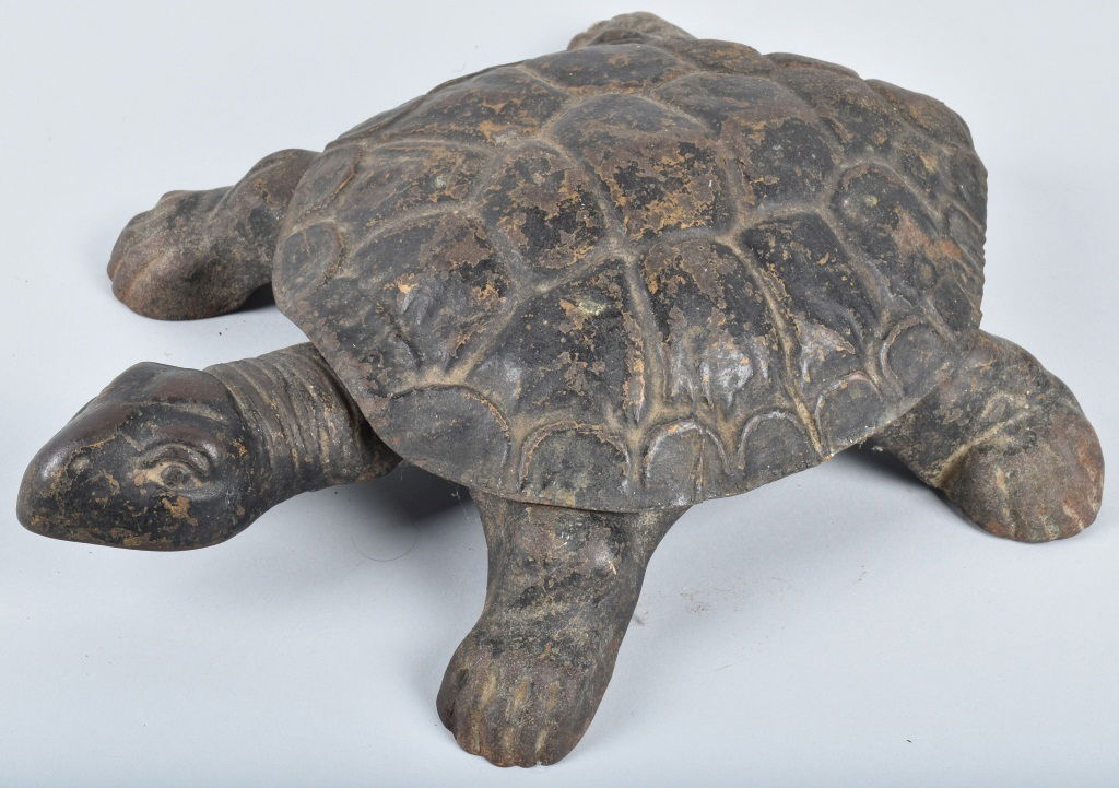 Early CAST IRON TURLE SPITTON / CUSPIDOR (1 of 3)