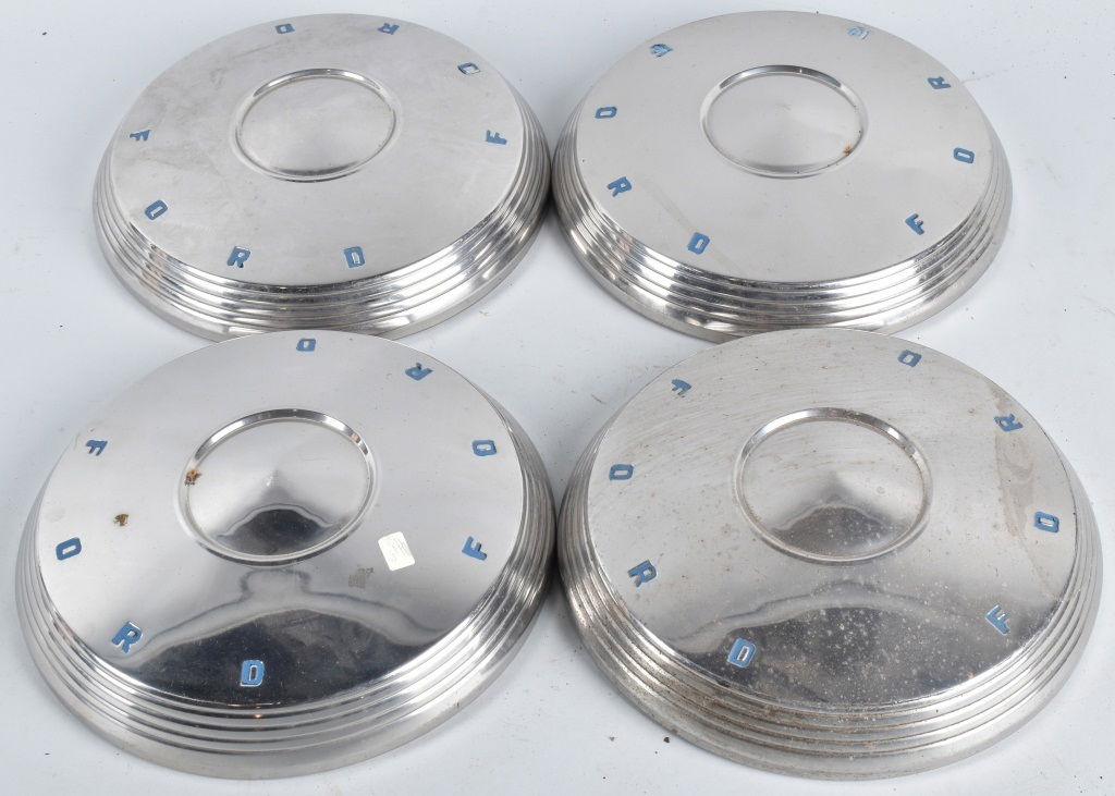 4-VINTAGE MATCHING FORD HUBCAPS (1 of 3)