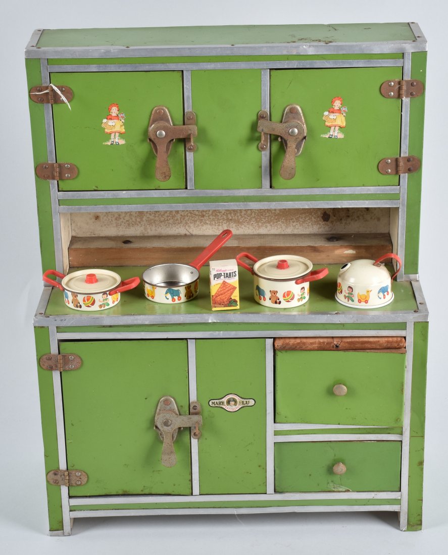 1930's MARY LOU DOLL KITCHEN CUPBOARD (1 of 4)