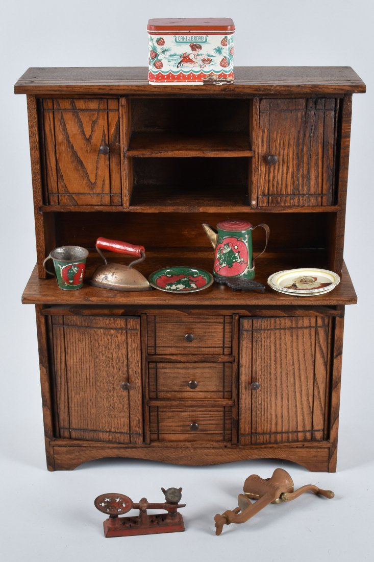 OAK DOLL CUPBOARD with ACCESORIES, VINTAGE (1 of 7)