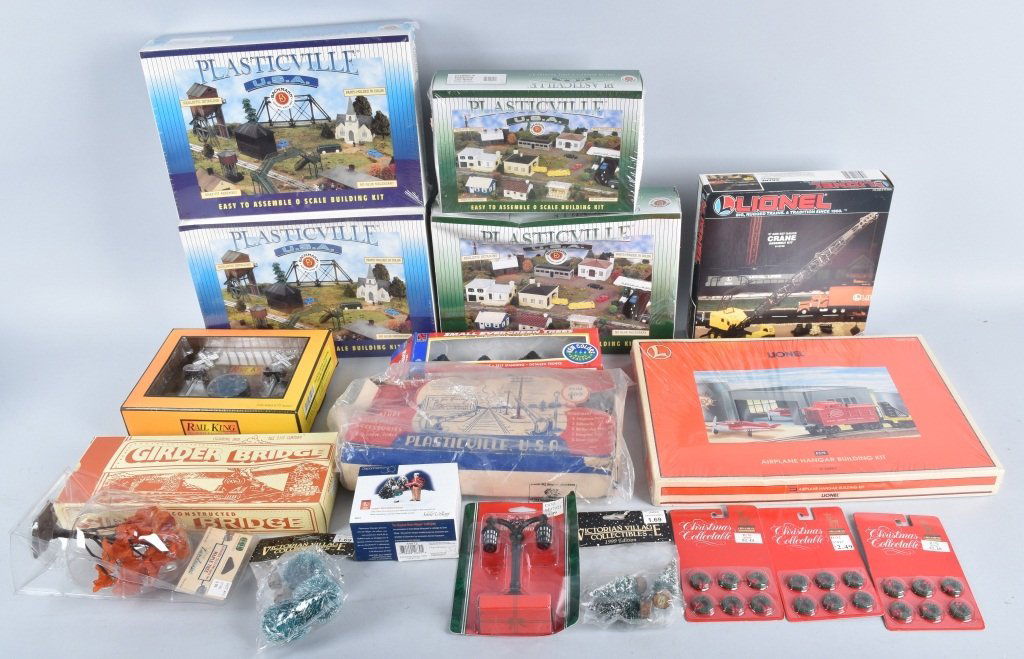LARGE LOT of TRAIN ACCESSORIES, LIONEL & MORE (1 of 5)