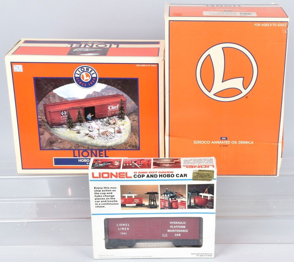 LIONEL ACCESSORIES & COP and HOBO CAR, BOXED (1 of 4)