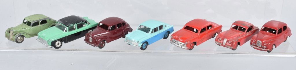 7 ENGLISH ISSUE DINKY CARS (1 of 4)