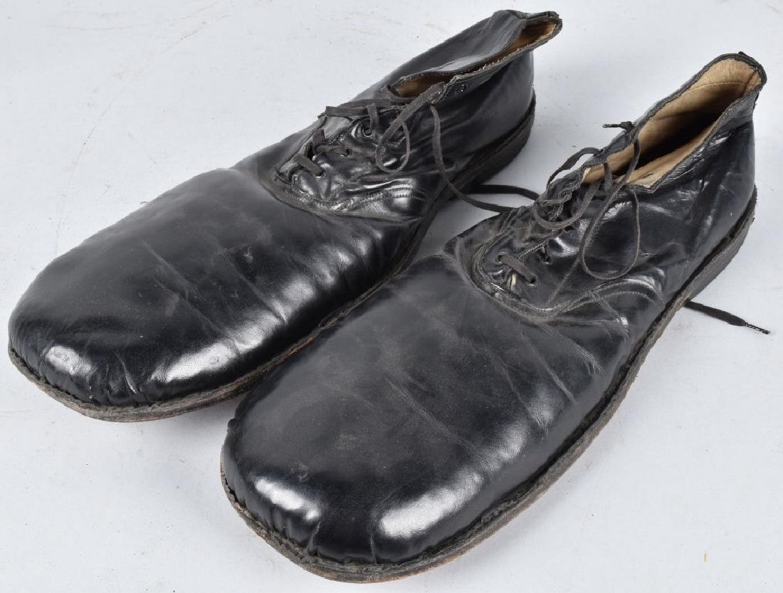 Early CATS PAWS LEATHER "CLOWN SHOES" for RUFFLES (1 of 4)