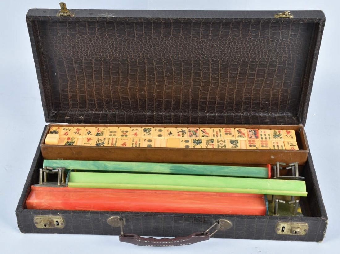 VINTAGE Bakelite MAJONG SET w/ CASE (1 of 5)