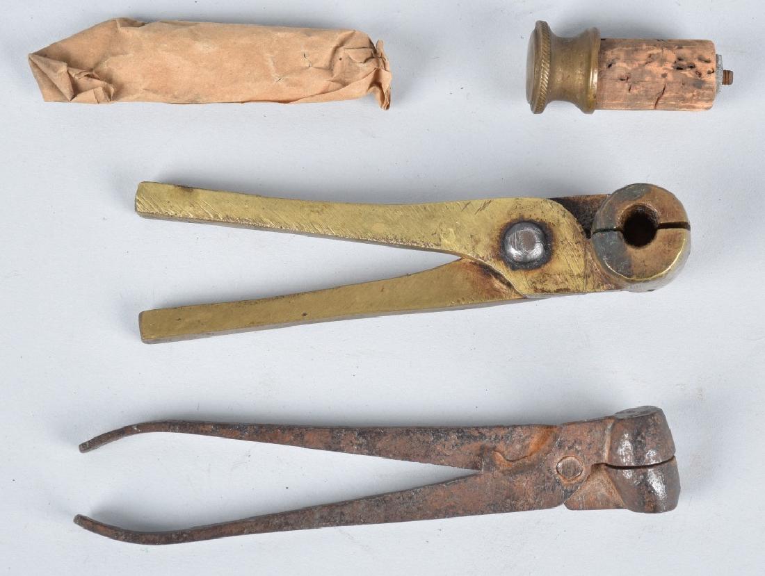 CIVIL WAR LOT, BULLETS MOLDS, TAMPION and CAPS: Nice lot with brass bullet, iron small caliber bullet mold, a rifle tampion, and original un-issued percussion caps. Condition varies