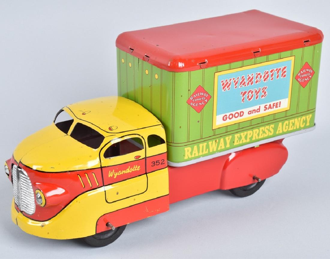 WAYNDOTTE RAILWAY EXPRESS TRUCK (1 of 6)