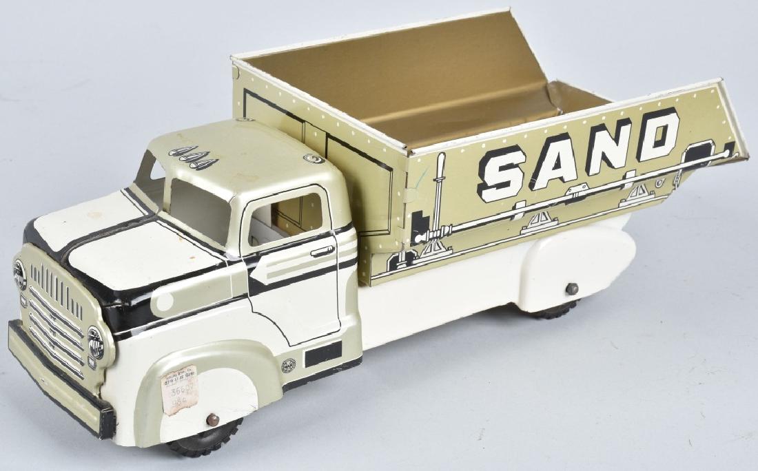 MARX SAND / GRAVEL DUMP TRUCK, GOLD / WHITE (1 of 7)