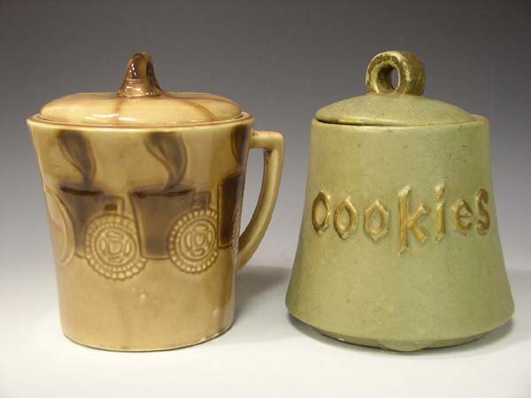 Lot of 2 McCoy & USA Cookie Jars "AS IS": You are bidding on Lot of 2 McCoy Cookie Jars. These Cookie jars have some DAMAGE. David Iver Auctions will be conducting this online and in house auction at 11:00 AM CST on Sunday October 3, 2004. Th