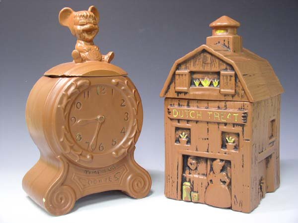 Lot of 2 McCoy & USA Cookie Jars "AS IS": You are bidding on Lot of 2 McCoy Cookie Jars. These Cookie jars have some DAMAGE. David Iver Auctions will be conducting this online and in house auction at 11:00 AM CST on Sunday October 3, 2004. Th