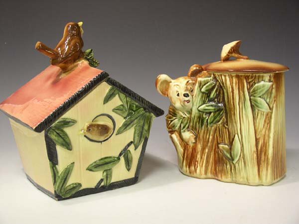 Lot of 2 McCoy Cookie Jars "AS IS": You are bidding on Lot of 2 McCoy Cookie Jars. These Cookie jars have some DAMAGE. David Iver Auctions will be conducting this online and in house auction at 11:00 AM CST on Sunday October 3, 2004. Th