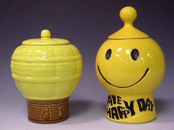 2) McCoy Balloon & Smiley Face Cookie Jars: You are bidding on 2) McCoy Balloon & Smiley Face Cookie Jars. No Damage! David Iver Auctions will be conducting this online and in house auction at 11:00 AM CST on Sunday October 3, 2004. This auctio