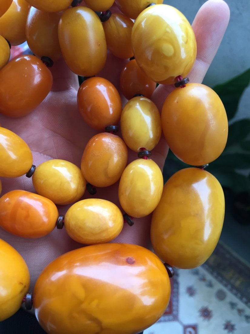BUTTERSCOTCH AMBER NECKLACE 260 GRAMS: RARE AMBER NECKLACE VERY OLD BIG BEADS, IN VERY GOOD CONDITIONFEW BEADS SHOWS SIGNE OF AGE WITH SMALL CHIPS