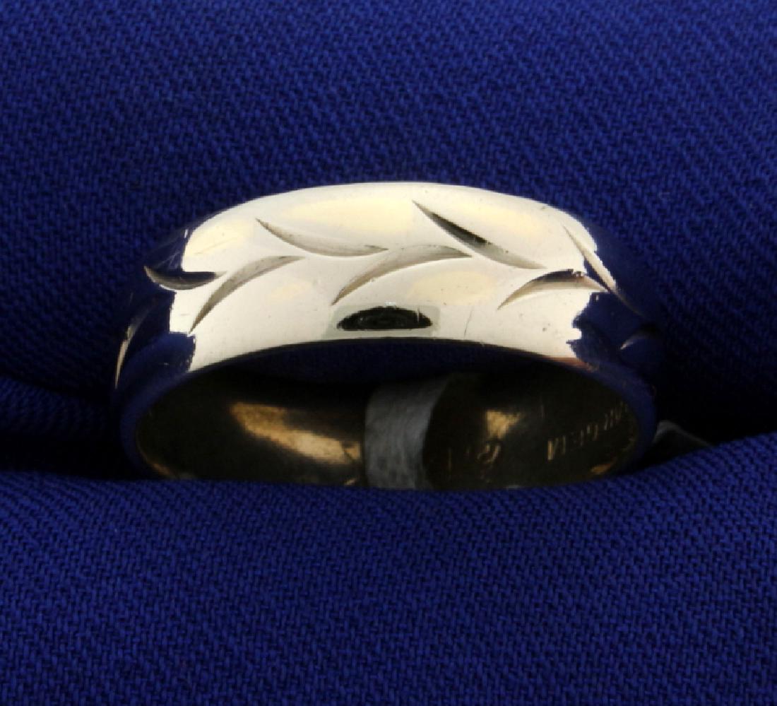 7mm White Gold Wedding Band Ring with Unique Design: Decorative 14k white gold 7mm Band style ring. Size 10 1/2 6.6g
