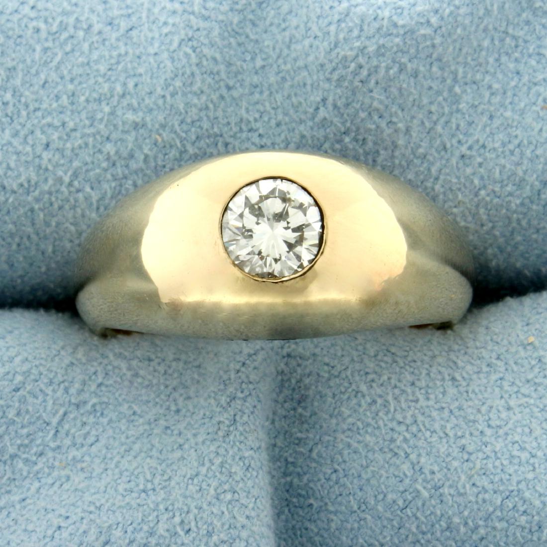 Men's 3/4 ct Solitaire Diamond Ring in 14k Yellow Gold: In 14k Yellow Gold. Contains 3/4 ct High Quality Round Brilliant Diamond with SI Clarity and H Color. Great life and sparkle. Size 9. 9.5g