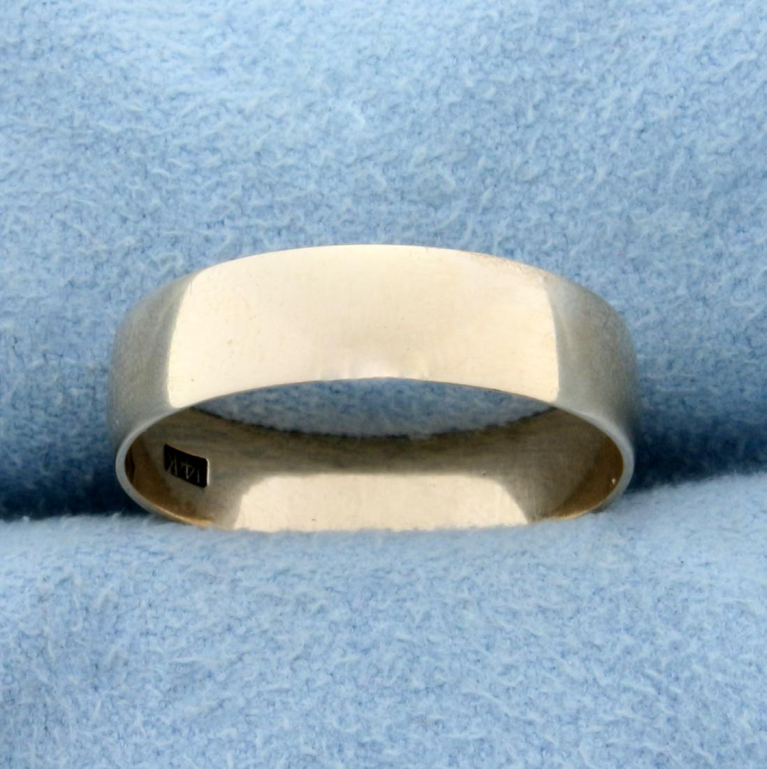 5mm Wedding Band Ring in 14K Yellow Gold: In 14K Yellow Gold. 5.2mm wide. Size 9. 2.5g.