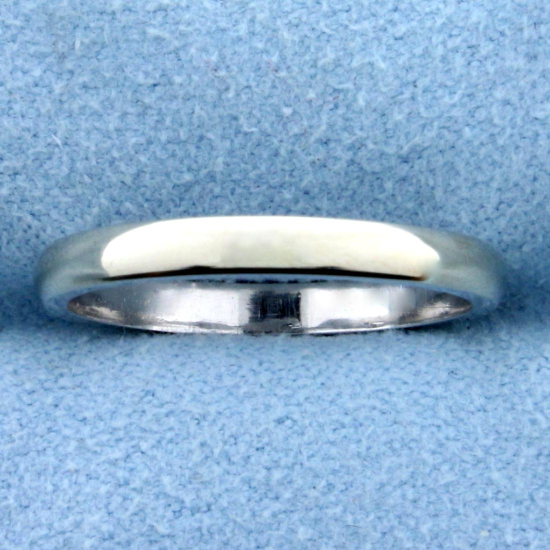 2.4mm White Gold Wedding Band Ring in 14K White Gold: In 14K White Gold. 2.4mm wide. Size 6 1/2. 2.3g