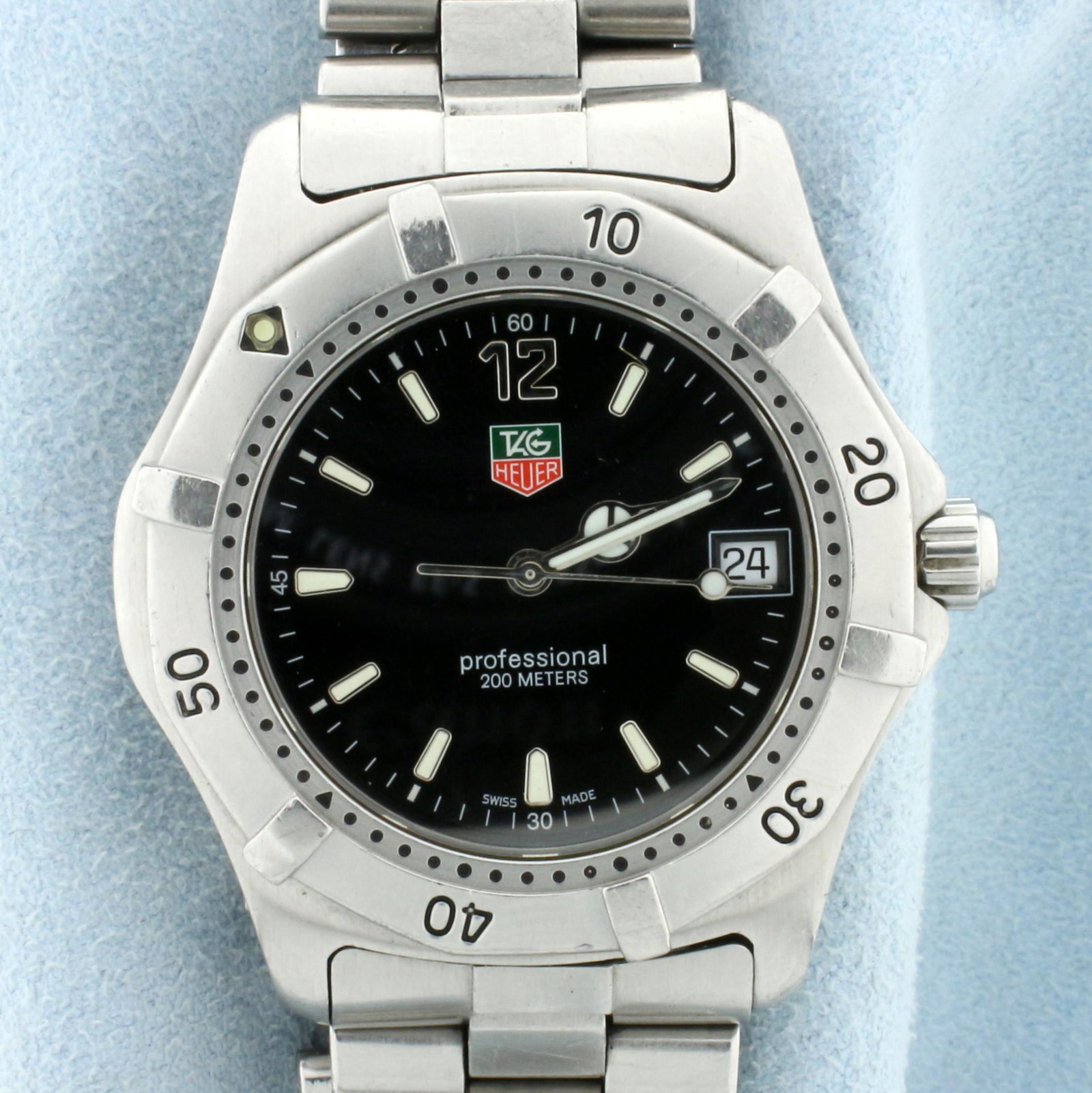 Tag Heuer Professional 200M Divers Wrist Watch in: In Stainless Steel. Swiss Made Quartz Movement runs great. No scratching on sapphire crystal. Minor scratching on band. 112.2g