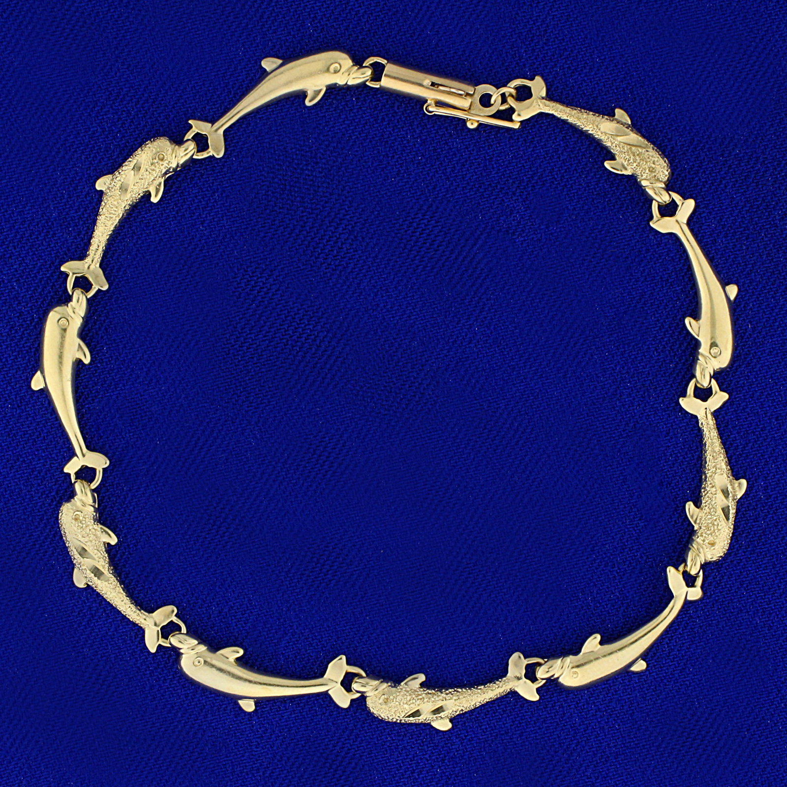 7 Inch Diamond Cut Dolphin Bracelet in 14K Yellow Gold: In 14K Yellow Gold. 7 inches long, 5mm wide. Safety Clasp. 5.4g.