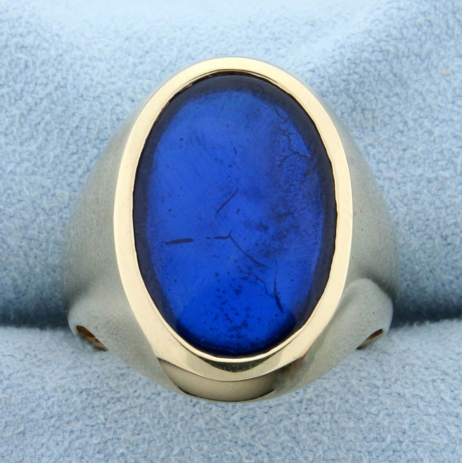 15ct Labradorite Ring in 14K Yellow Gold: In 14K Yellow Gold. Contains a high quality oval 18 x 13mm Labradorite gemstone with a bright blue color that is highly reflective and vibrant. Size 10. 13.0g.